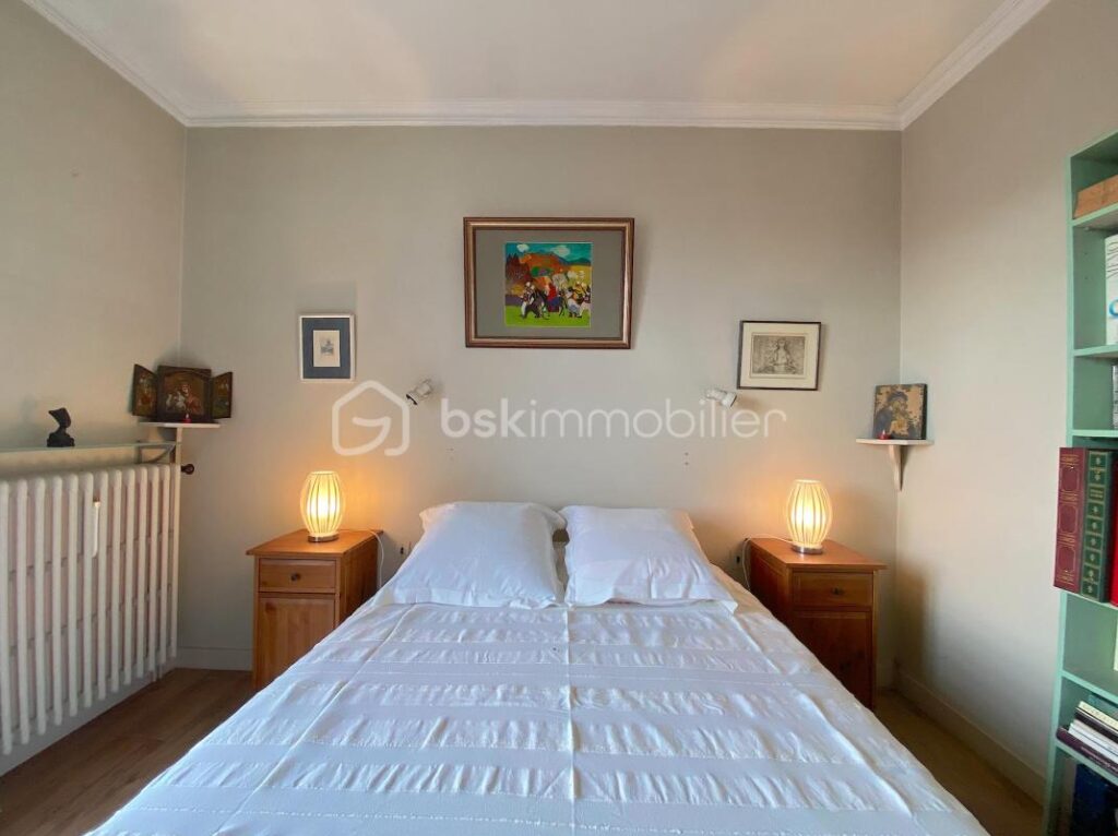 Maison avec 4 chambres + une piscine couverte + un garage de 110m2 !!! De l&rsquo;espace, du calme et de l&rsquo;authenticité !!!! – 8 pièces – 4 chambres – 248 m²