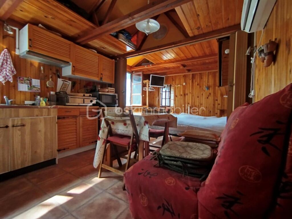 🌿 Coin de nature avec mobil-home aménagé sur terrain de 3 597 m², calme absolu 🌿 – NR pièces – NR chambres – 3597 m²
