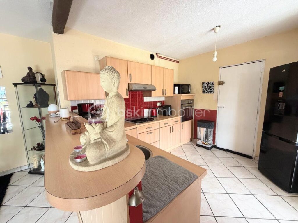 Maison de 106 m2 à rafraîchir de l’intérieur avec beaucoup d’atouts et en prime une belle vue sur les Pyrénées – 7 pièces – 4 chambres – 106 m²