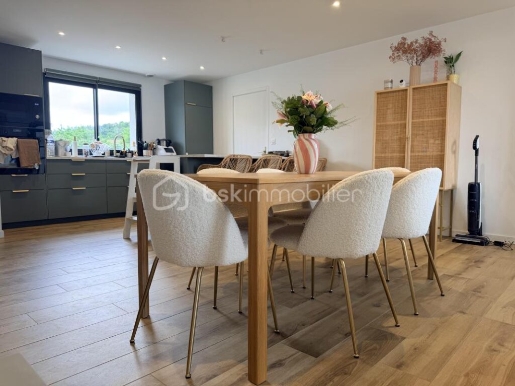 NOUVEAUTE COUP DE COEUR! Une opportunité rarissime : Votre refuge &lsquo;pieds dans l&rsquo;eau&rsquo; – 5 pièces – 2 chambres – 102 m²