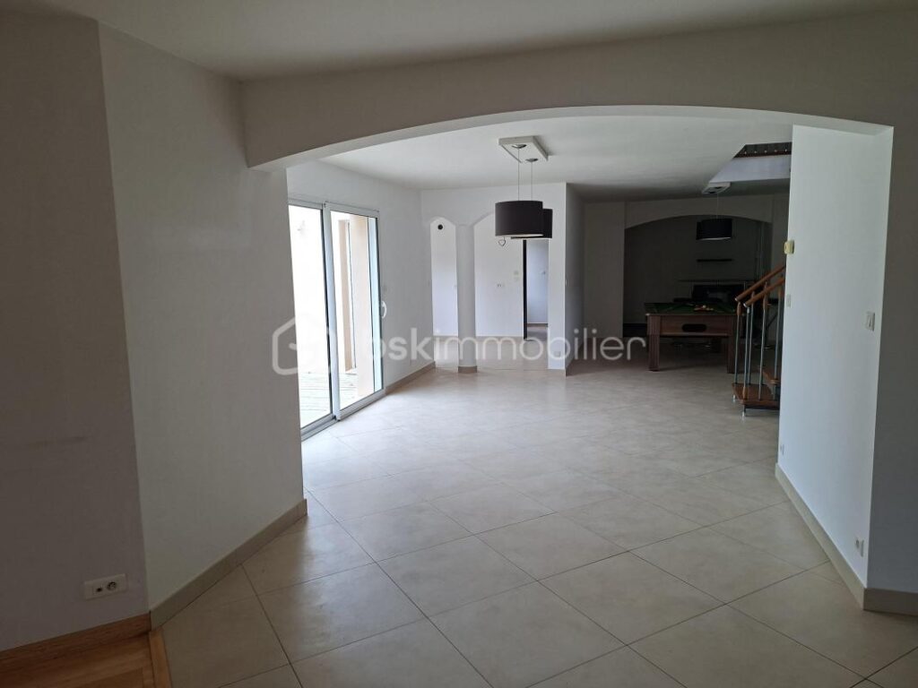 Belle maison contemporaine lumineuse et calme – 5 pièces – 3 chambres – 151 m²