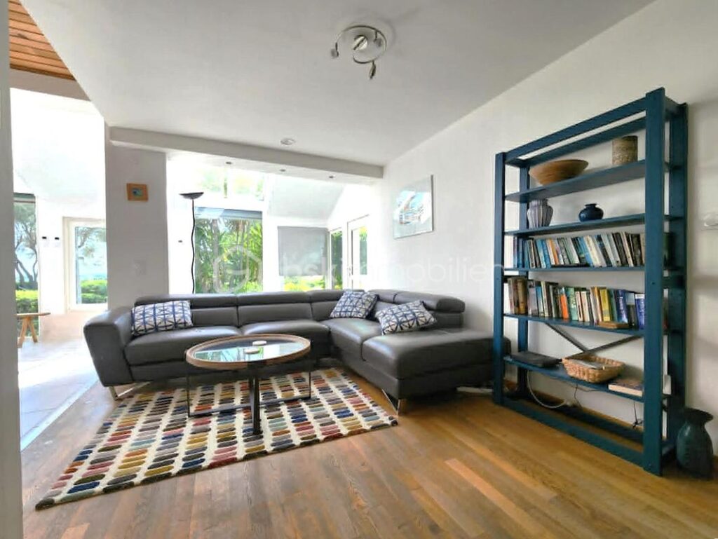 VILLA D&rsquo;EXCEPTION SUR LES HAUTEURS DE TOURBES AVEC UN APPARTEMENT INDÉPENDANT – 6 pièces – 3 chambres – 170 m²