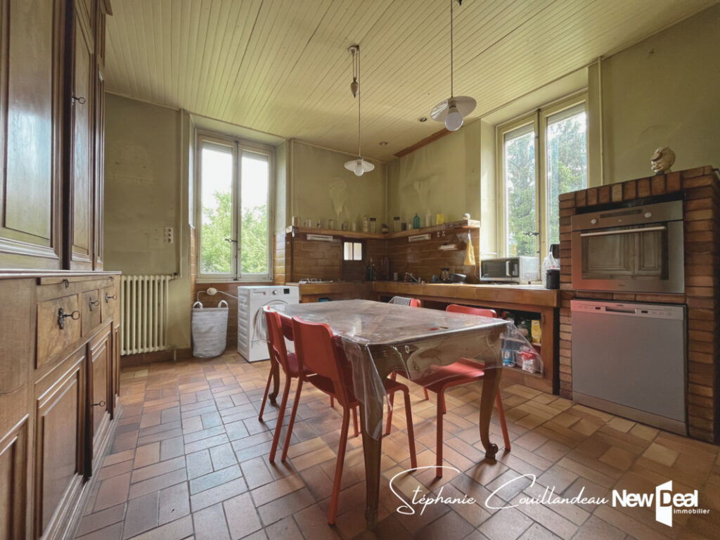 Grande maison de maître sur les hauteurs de Chambéry (limite Sonnaz) au calme avec vue dégagée – 8 pièces – 6 chambres – 213 m²