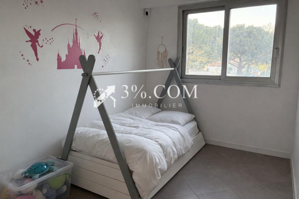 3 pièces traversant avec terrasses, piscine, parking privati – 3 pièces – 2 chambres – 67 m²
