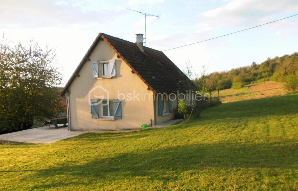 AU CALME ENTOURÉ DE VERDURE PROCHE DE NOYERS BOURGOGNE 89 – 4 pièces – 3 chambres – 77 m²