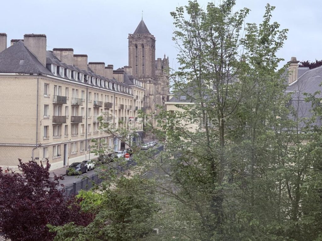 GRAND STUDIO IDEALEMENT SITUE VENDU LIBRE – 1 pièce – NR chambres – 33 m²