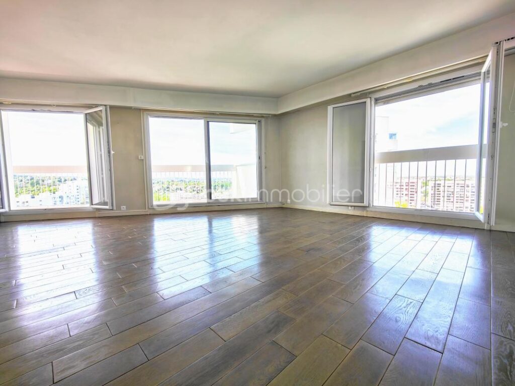 Bel appartement 3 chambres av 2 grands balcon cave 2 pl parking – 5 pièces – 3 chambres – 96 m²