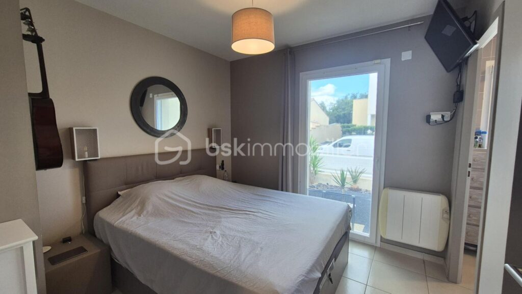 A VENDRE VILLA DEUX FACES TRAVERSANTE DE 94M² SUR TERRAIN DE 214M² A LATOUR BAS ELNE – TROIS CHAMBRES – DEUX PIECES D EAU – DEUX TOILETTES – GARAGE TRAVERSANT – 5 pièces – 3 chambres – 87 m²