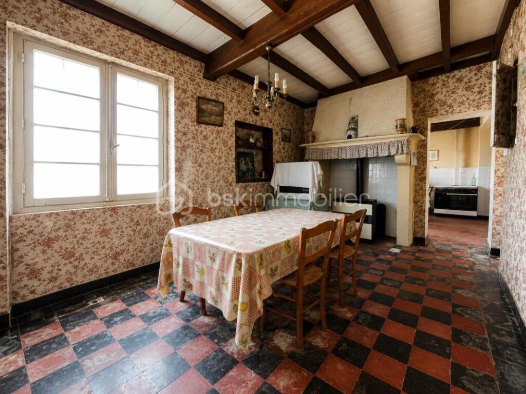 Maison de campagne à rénover – Vue Pyrénées – Fort potentiel – 4 pièces – 3 chambres – 84 m²