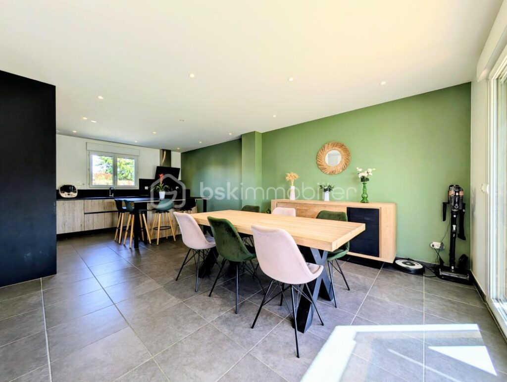 HAUTEVILLE-SUR-FIER — MAISON RECENTE — 4 CHAMBRES — CALME — VUE DEGAGEE — TERRASSE — JARDIN – 5 pièces – 4 chambres – 101 m²