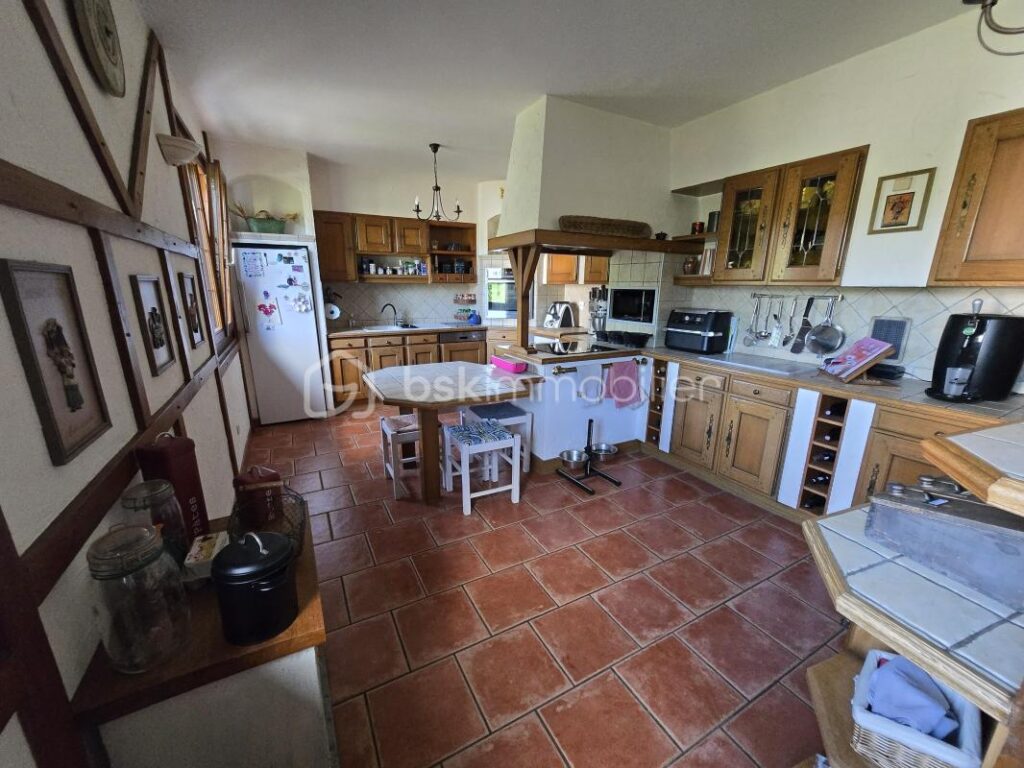 Magnifique Pavillon sur sous-sol de 177m² à Marzy – 5 pièces – 4 chambres – 177 m²