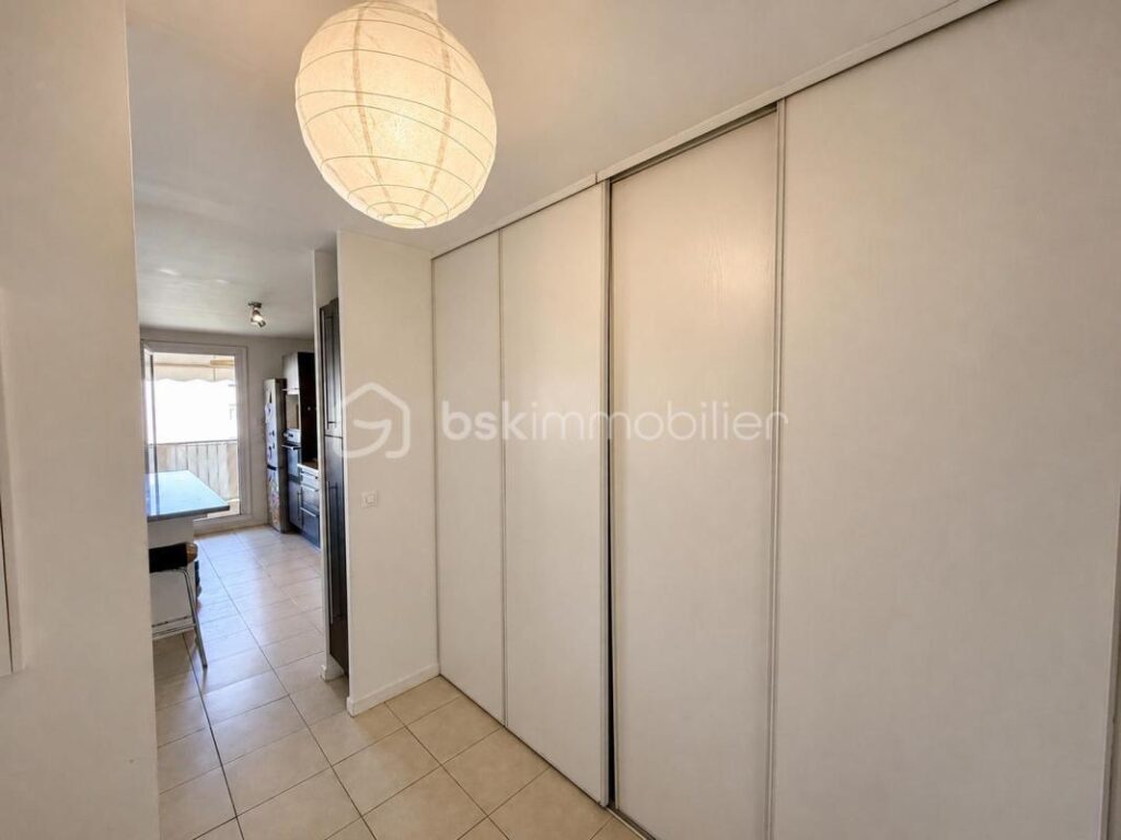 MOUANS-SARTOUX – APPARTEMENT 3 PCES – 62M² – PARKING – CALME – 5 MIN DU CENTRE A PIED – 3 pièces – 2 chambres – 62 m²