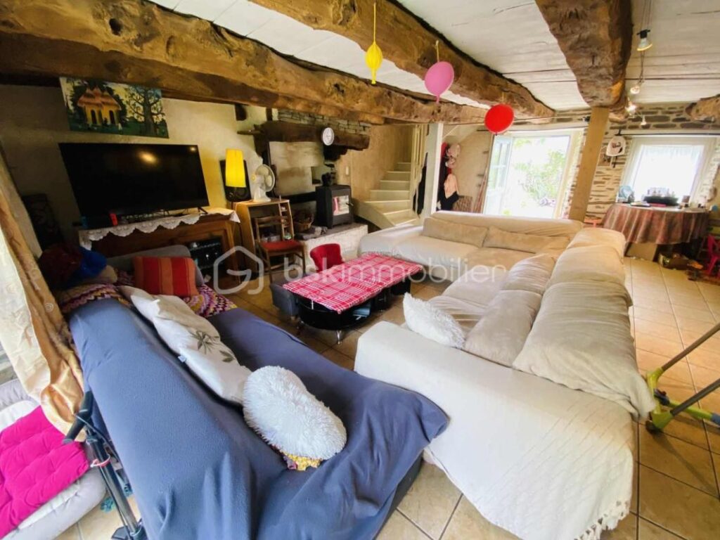 Maison de Village de 187 M² (Loyat 56800) – 7 pièces – 5 chambres – 187 m²