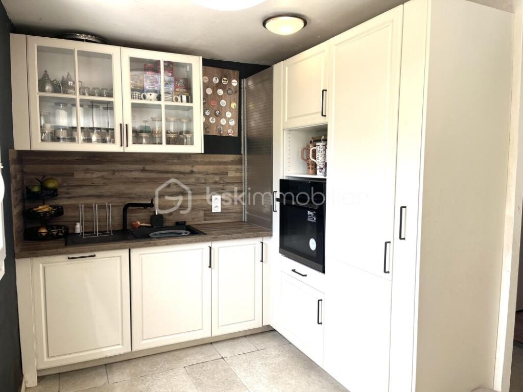 Villa T3 de 63 m2 pleine de potentiel – Saint-Paul-en-Forêt – Terrain de 2000 m2 – 3 pièces – 2 chambres – 63 m²