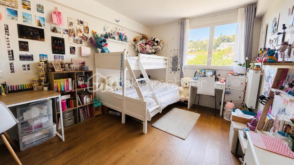 3 pièces vue dégagée cave et parking – 3 pièces – 2 chambres – 74 m²