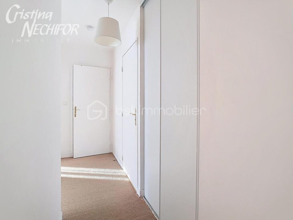 Superbe F3 au Dernier étage avec Balcon, 2 places de Parking et Cave – Quartier du Parc des Frênes – 3 pièces – 2 chambres – 62 m²