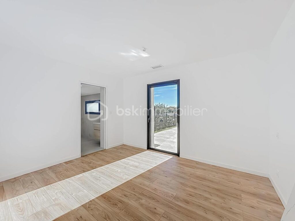 *** VILLA CONTEMPORAINE DE 130M2 AVEC GARAGE ET PISCINE – ARPAILLARGUES ET AUREILLAC *** – 5 pièces – 4 chambres – 120 m²