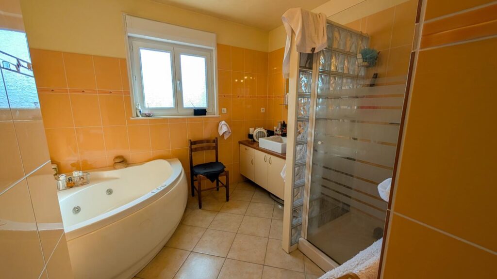 Pavillon individuel 115 m² sur sous-sol complet – 5 pièces – 3 chambres – 114 m²