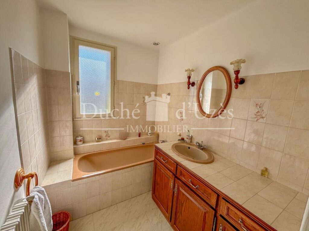 Villa – 8 pièces – 5 chambres – 145 m²