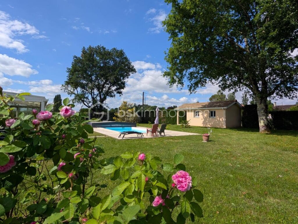 Maison traditionnelle de 151m2 avec parc arboré de 3653m2 au calme, 5 chambres, Pugnac – 7 pièces – 5 chambres – 151 m²