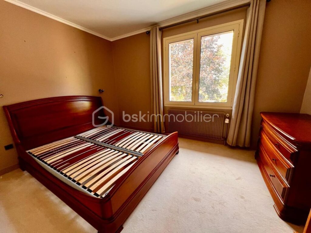 Magnifique maison 180 m2 de caractère, 5 chambres avec piscine sur terrain arboré de 6 000 m² – 7 pièces – 5 chambres – 180 m²