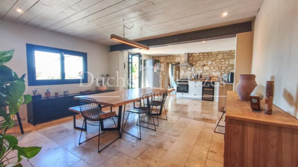 Maison – 9 pièces – 4 chambres – 200 m²