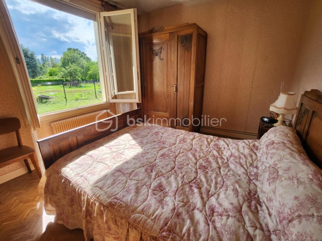 Pavillon de plain-pied – 105 m² habitables – beau potentiel d’aménagement – 4 pièces – 2 chambres – 105 m²