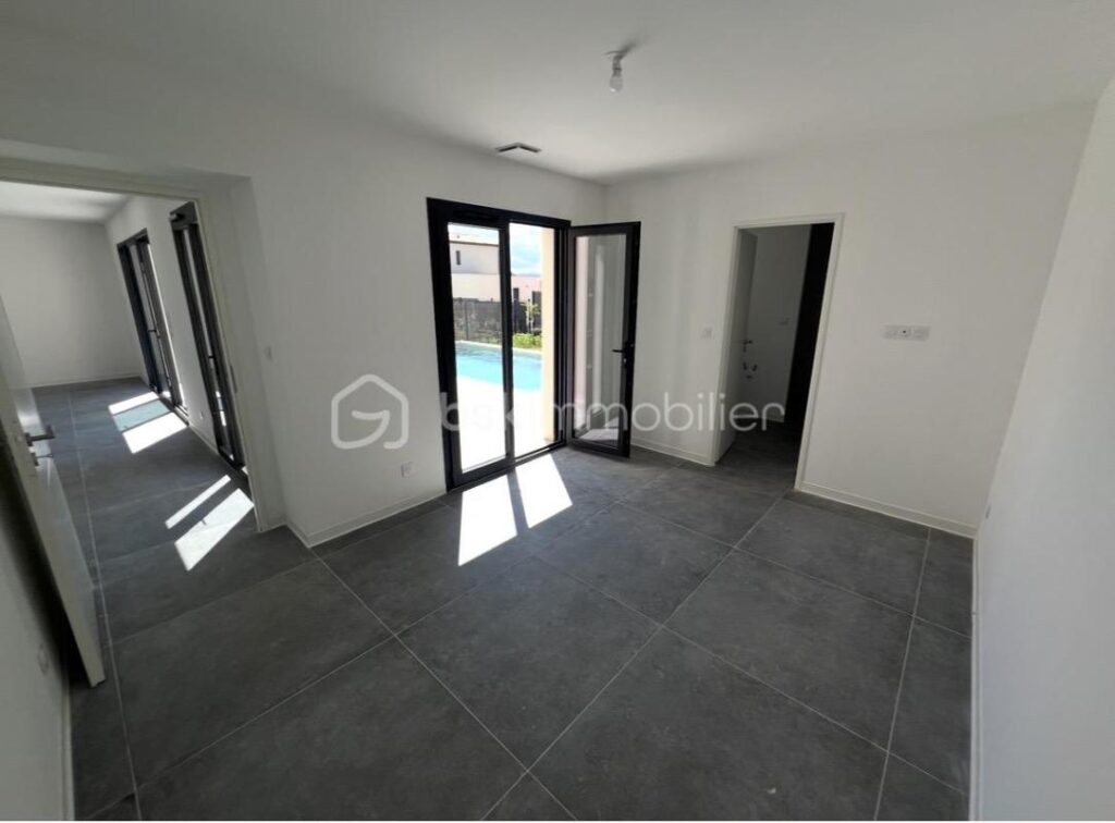 Magnifique villa contemporaine avec piscine – 6 pièces – 5 chambres – 150 m²