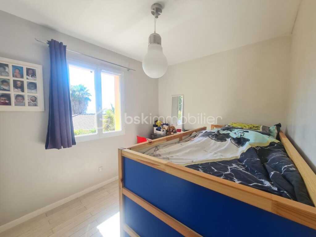 CARQUEIRANNE: VILLA T6 DE 130 M2 AVEC PISCINE VUE MER – 6 pièces – 4 chambres – 130 m²