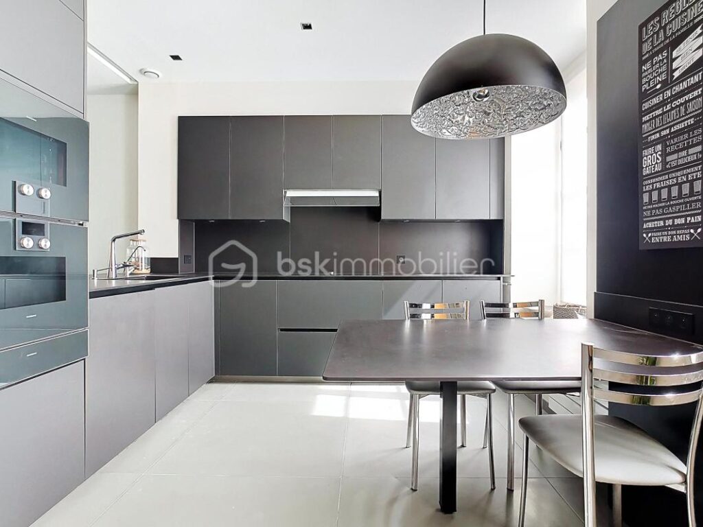 APPARTEMENT HAUT DE STANDING 215M² MEAUX CENTRE – 4 CHAMBRES – DPE C – 640 000 € – 8 pièces – 4 chambres – 162 m²