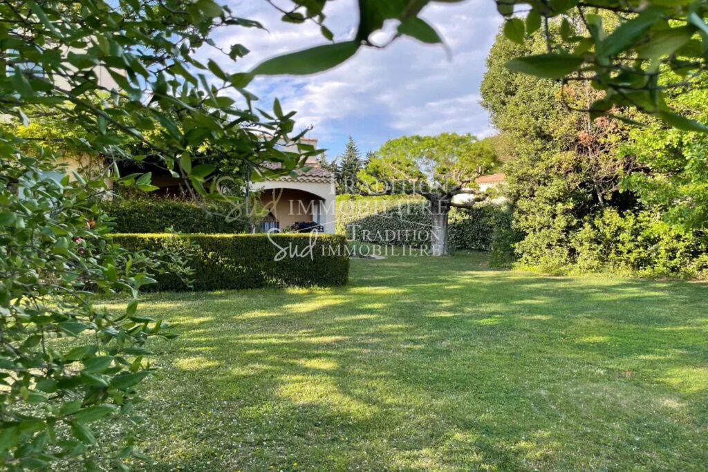 vente maison 8 Pièce(s) – 8 pièces – 6 chambres – 256.00 m²