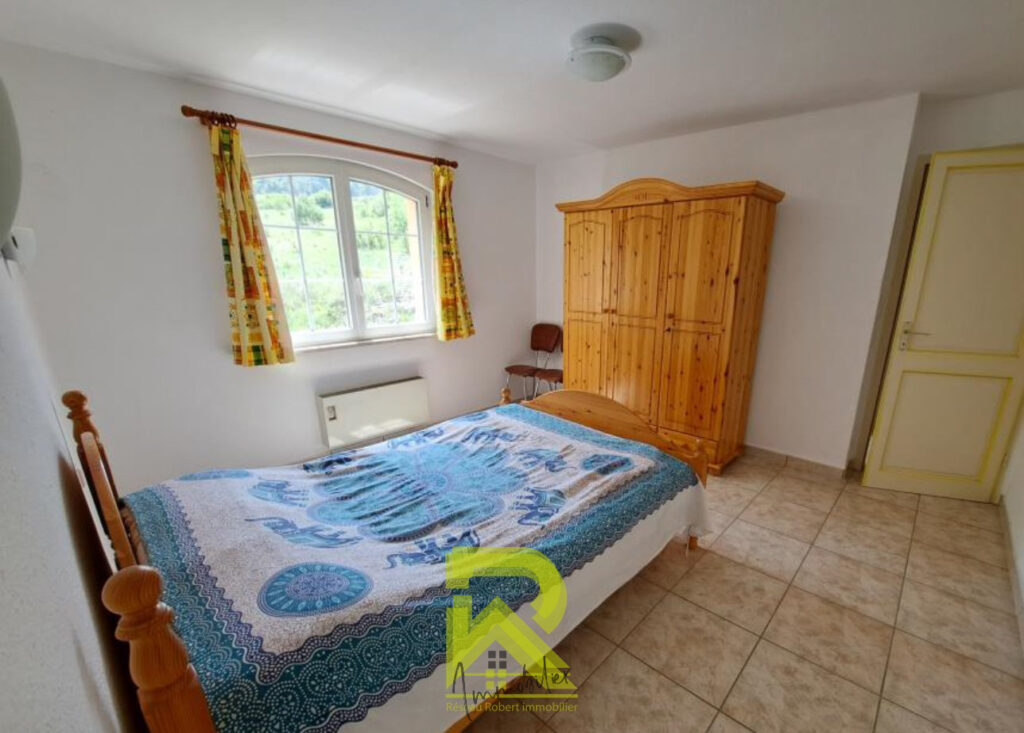 Charmante Maison + 4 appartements +1 terrain viabilisé à RIB – 14 pièces – 8 chambres – 350 m²