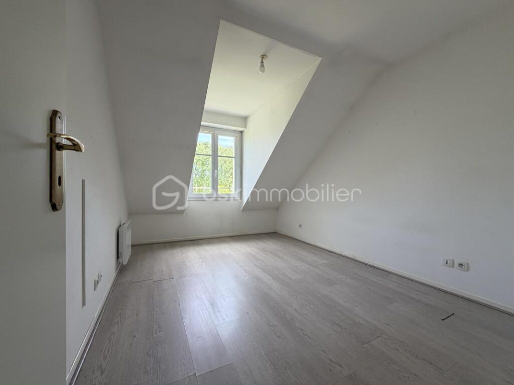 COUP DE CŒUR – DUPLEX DERNIER ÉTAGE – CENTRE MAGNY-LE-HONGRE – VUE PARC + PARKING – 3 pièces – 2 chambres – 61 m²