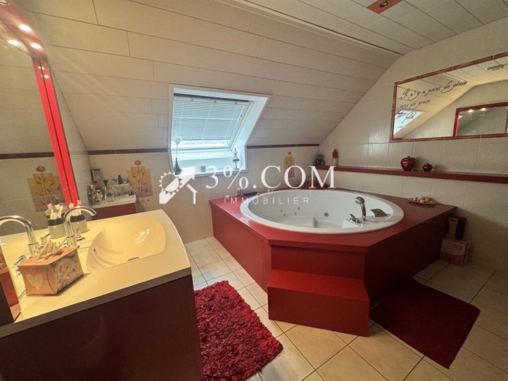 3%COM Belle demeure avec piscine du 27 ares – 8 pièces – 7 chambres – 360 m²