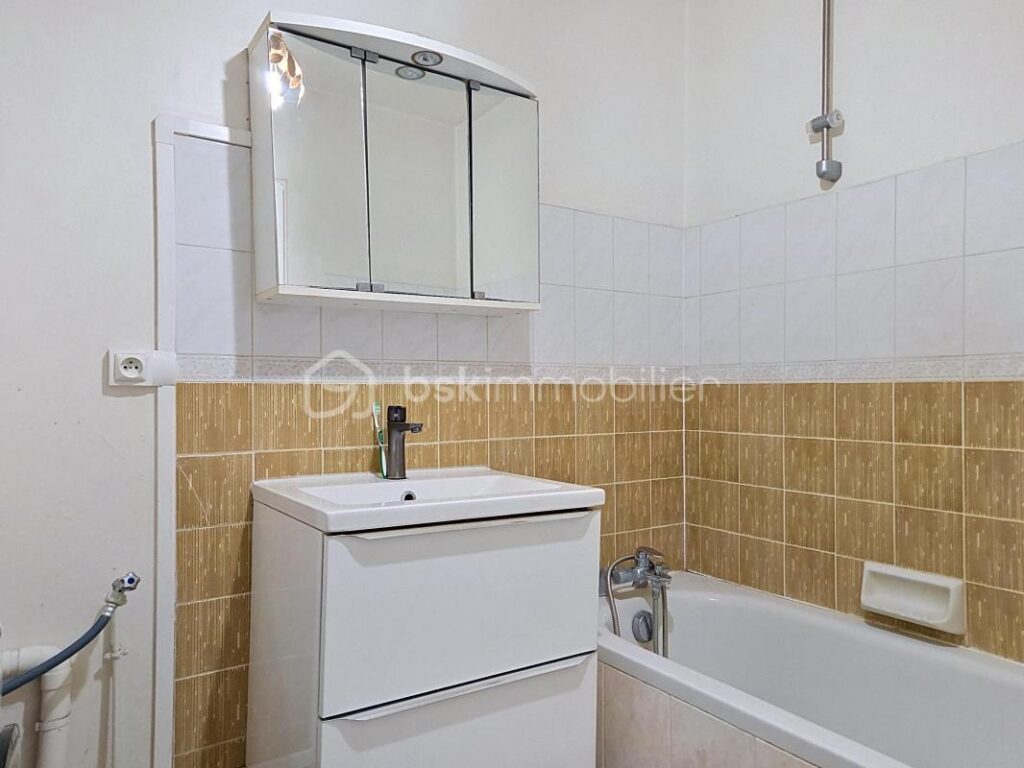 RUEIL-MALMAISON – Résidence du Bois Préau – Studio dernier étage vue arborée avec balcon, parking et cave – 1 pièce – NR chambres – 26 m²