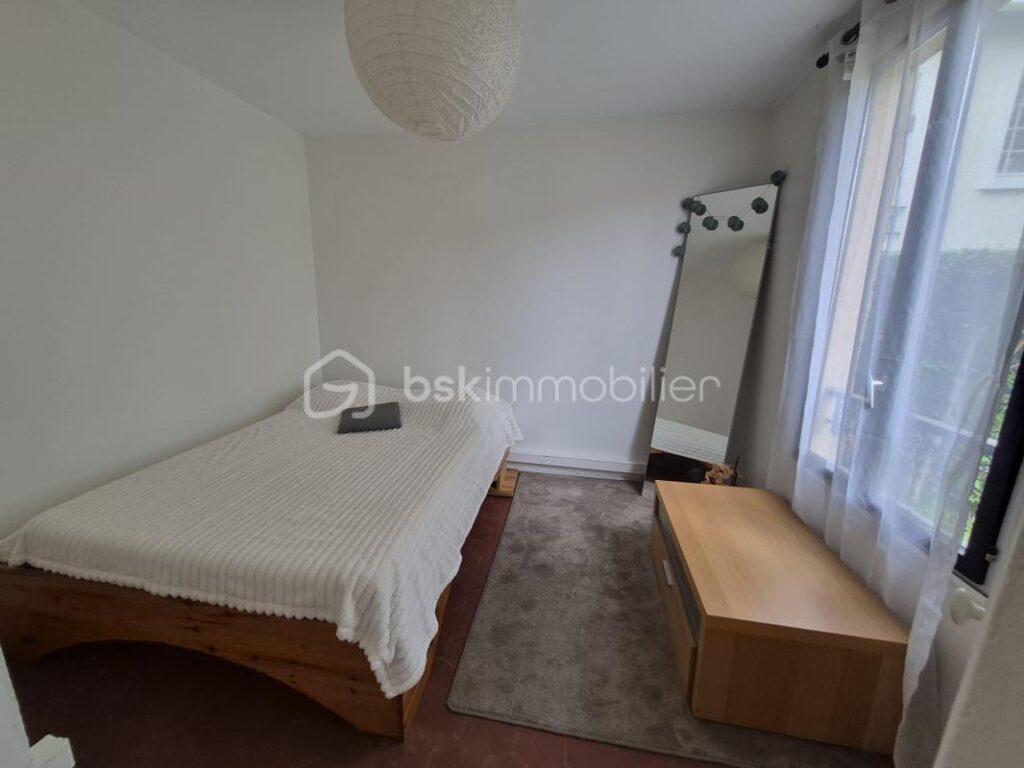 Belle maison de 113.75 m2 avec terrain, sous sol – 6 pièces – 4 chambres – 113 m²