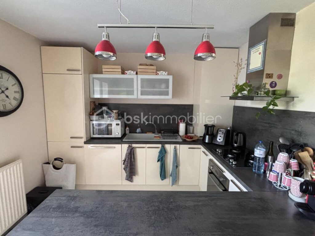 T3 traversant de 68 m² avec terrasse, balcon et parking – Hyper-centre de Bruges – 3 pièces – 2 chambres – 69 m²