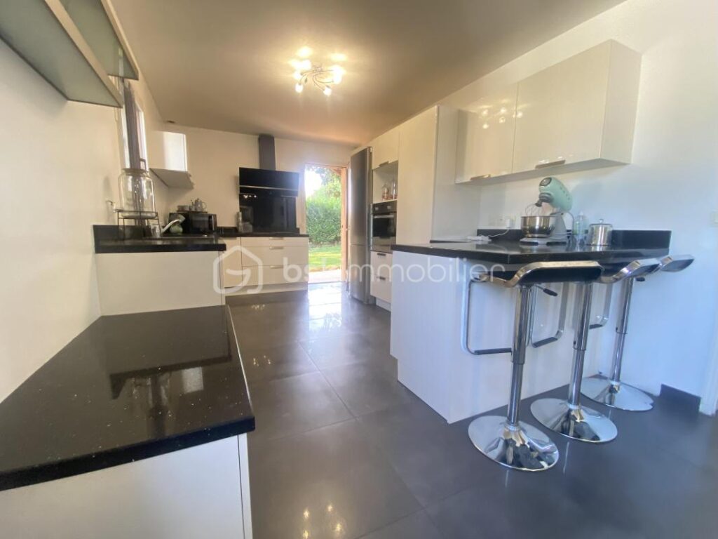 MONTFERMEIL QUARTIER DU MOULIN – 8 pièces – 6 chambres – 150 m²