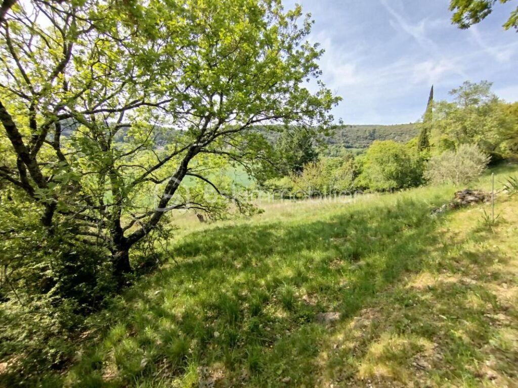 🌿 Coin de nature avec mobil-home aménagé sur terrain de 3 597 m², calme absolu 🌿 – NR pièces – NR chambres – 3597 m²