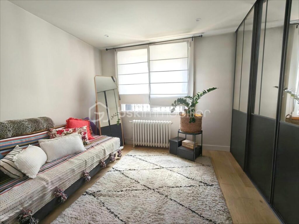 Charmante maison au coeur du village avec jardin – 6 pièces – 4 chambres – 142 m²
