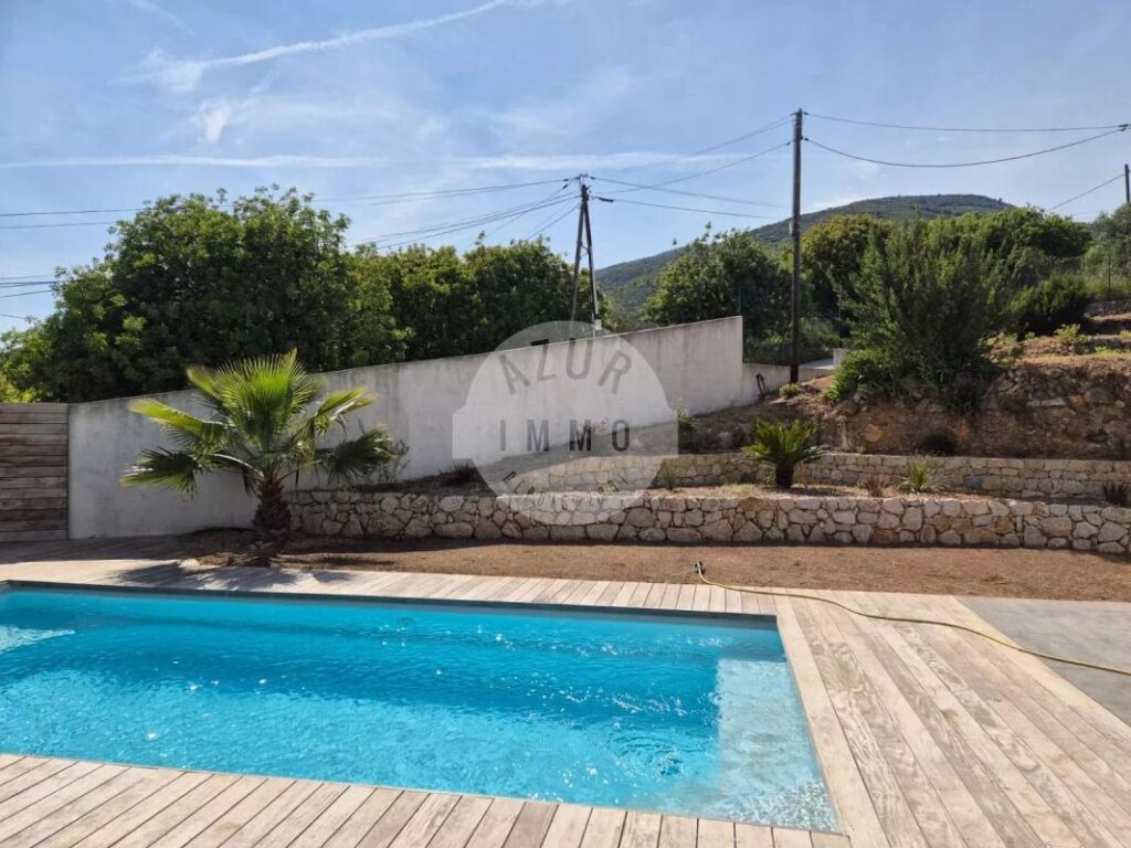 LOCATION – Villa Lascours 135m² sur 2200m² de terrain avec piscine et garage – 4 pièces – 3 chambres – 135 m²