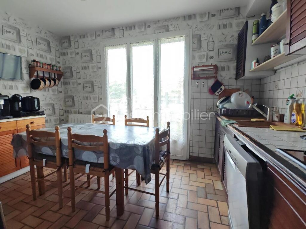 Maison familiale 5 pièces sur 3 niveaux – 137 m² – total surface au sol 250 m2 – Terrain 616m2 – Osny (95) – 5 pièces – 4 chambres – 137 m²