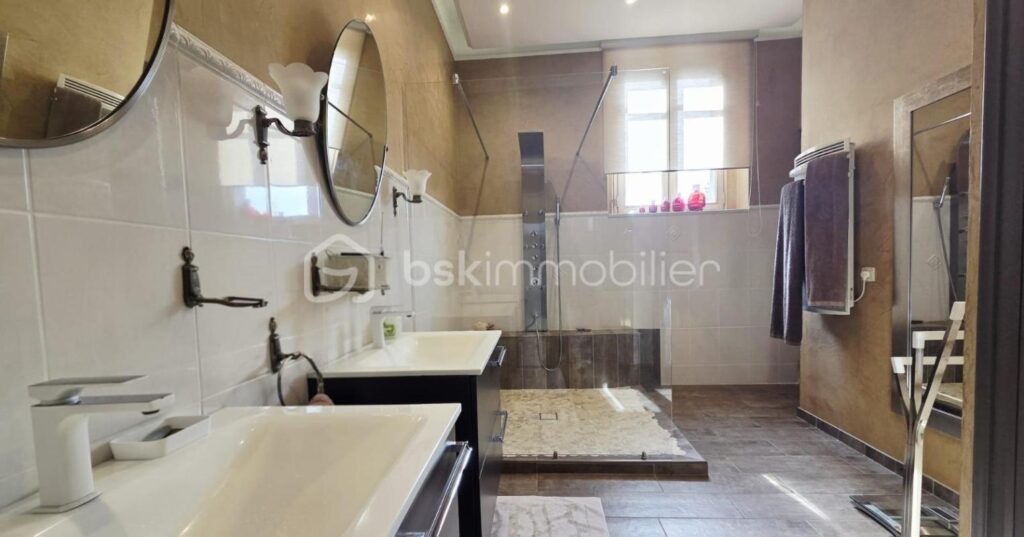 PROPRIETE D&rsquo;EXCEPTION AVEC PARC – PAS DE TRAVAUX – 12 pièces – 5 chambres – 353 m²