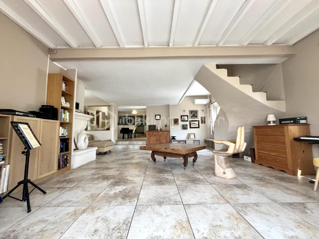 La villa d’architecte T10 – SAINT PAUL En FORET (83440) – 282 m2 – 10 pièces – 8 chambres – 282 m²
