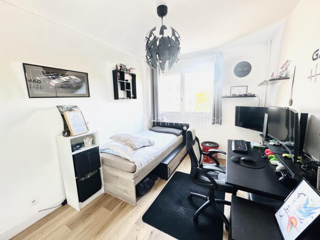 Appartement T4 de 78 m2 avec place de parking – Marseille 12 e – 4 pièces – 3 chambres – 77 m²