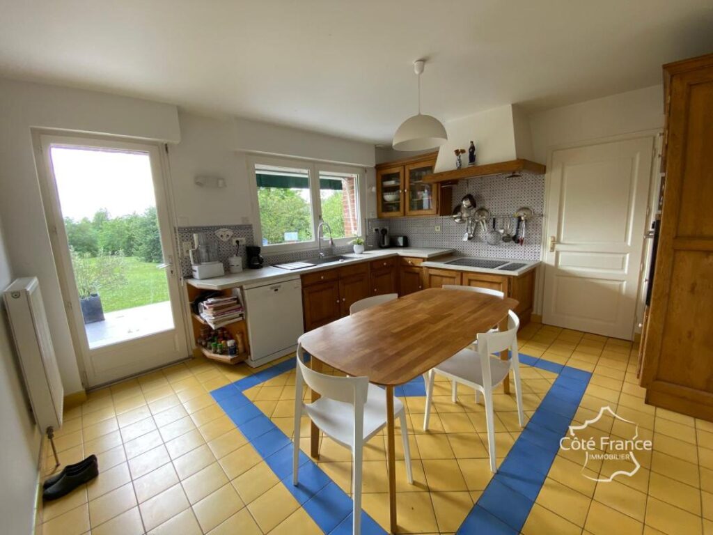 Villa dans un parc paysagé – 7 pièces – 5 chambres – 180 m²