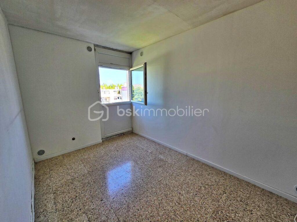 🔥 DERNIER ÉTAGE – 69 m² – 3 CHAMBRES – 2 BALCONS – VUE ÉTANG – 121 000 € 🔥 – 4 pièces – 3 chambres – 69 m²