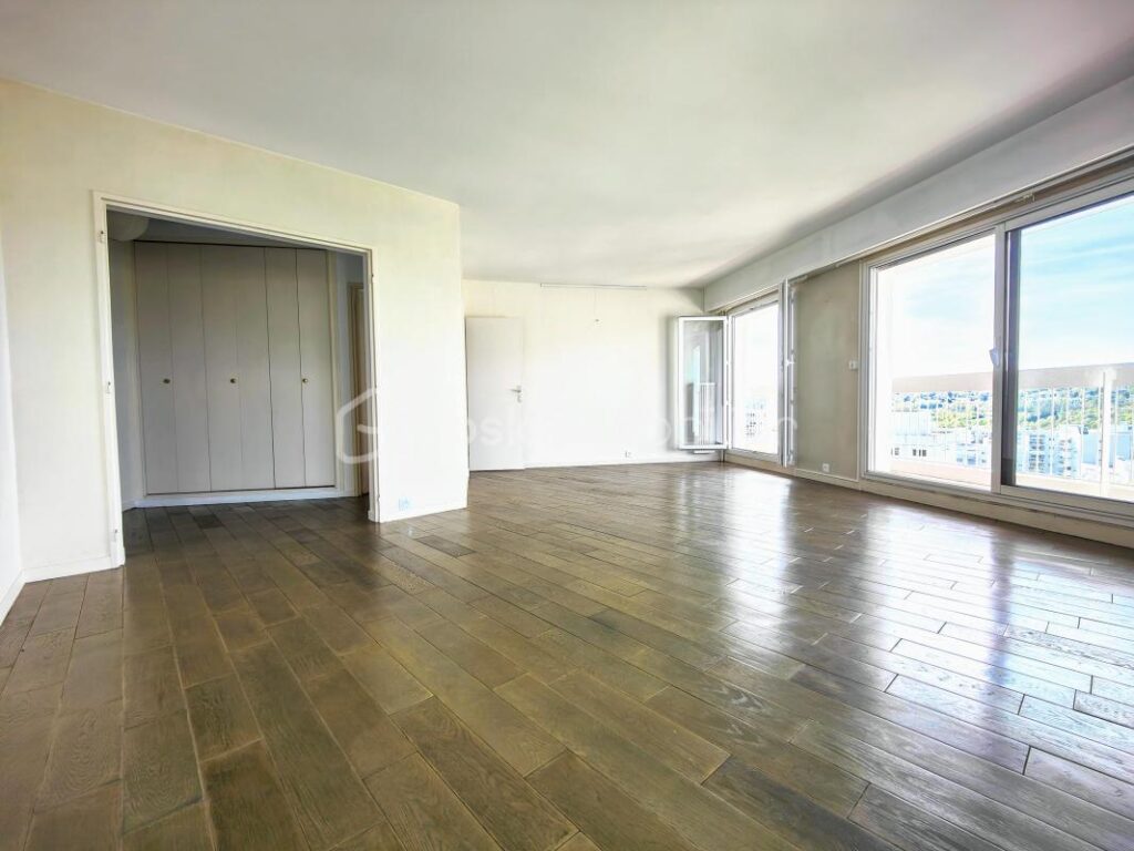 Bel appartement 3 chambres av 2 grands balcon cave 2 pl parking – 5 pièces – 3 chambres – 96 m²