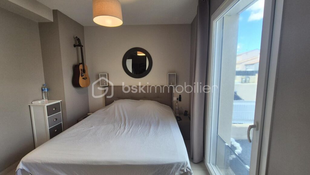 A VENDRE VILLA DEUX FACES TRAVERSANTE DE 94M² SUR TERRAIN DE 214M² A LATOUR BAS ELNE – TROIS CHAMBRES – DEUX PIECES D EAU – DEUX TOILETTES – GARAGE TRAVERSANT – 5 pièces – 3 chambres – 87 m²