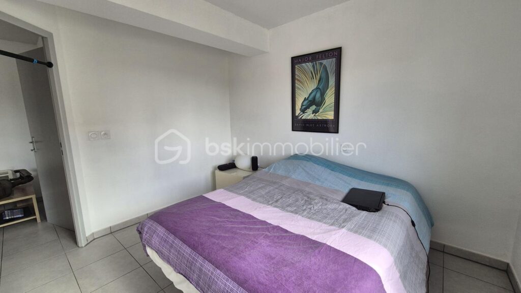 A VENDRE APPARTEMENT T2 CABINE DE 44M² A SAINT CYPRIEN – COTE VILLAGE – EN IMPASSE – TERRASSE – PARKIG PRIVE – LIBRE DE TOUTE OCCUPATION – VUE DEGAGEE – 2 pièces – 1 chambre – 44 m²